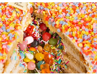 Le Gâteau Pinata cake