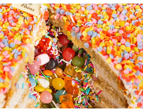 Le Gâteau Pinata cake