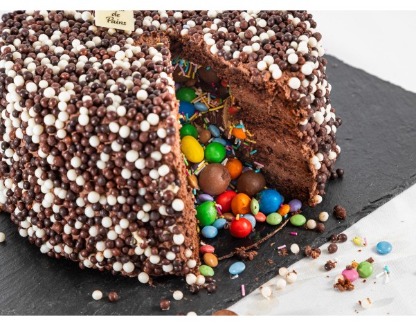 Le Gâteau Pinata cake